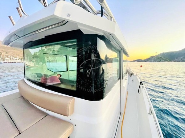 2018 AXOPAR 28 AC