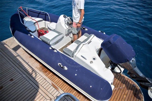 2006 FERRETTI 690 ALTURA