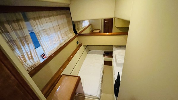 2004 FERRETTI YACHTS 590