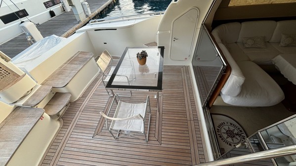 2004 FERRETTI YACHTS 590