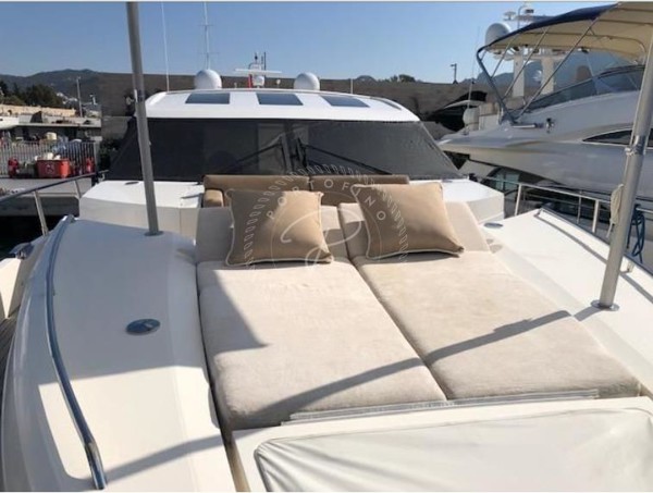 2013 PRINCESS V72
