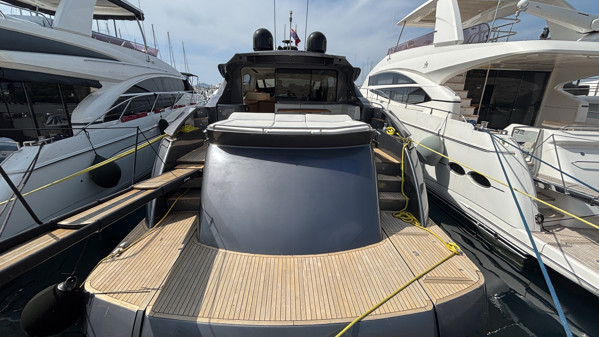 2012 PERSHING 72