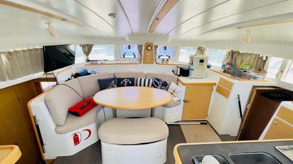 2016 LAGOON 380 OWNER'S CABIN