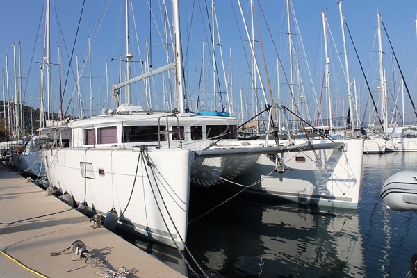 2011 LAGOON 450 F