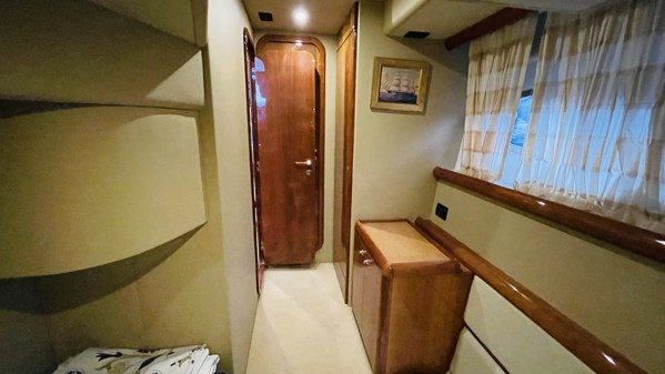 2004 FERRETTI YACHTS 590