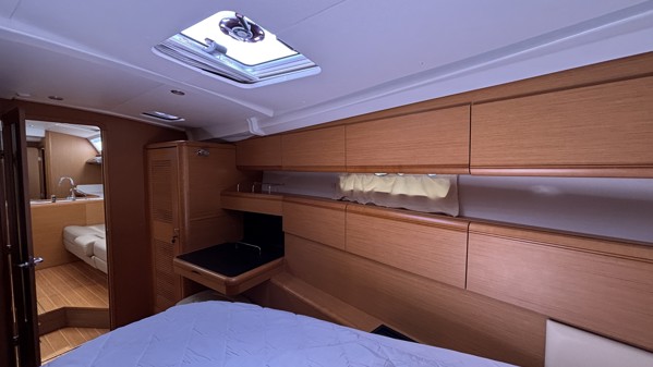 2011 JEANNEAU 53