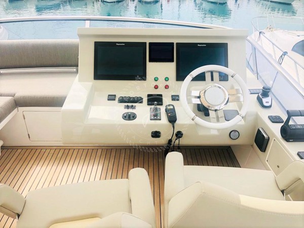 2017 AZIMUT 66 FLY