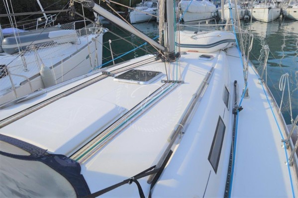 2005 DUFOUR 44