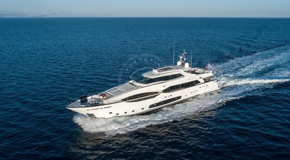 2013 FERRETTI CUSTOMLINE 124