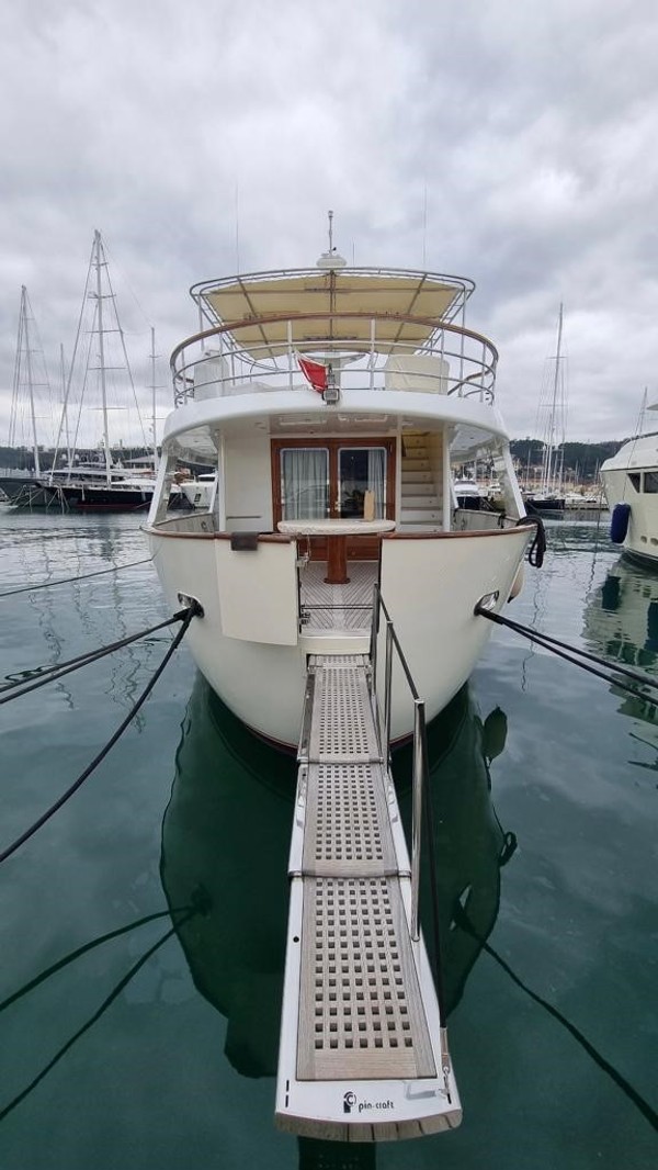 2011 BENETTI SAIL DIVISION 82