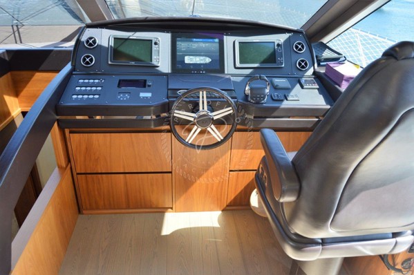 2013 ABSOLUTE 72 FLY