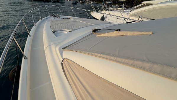 2004 FERRETTI YACHTS 590