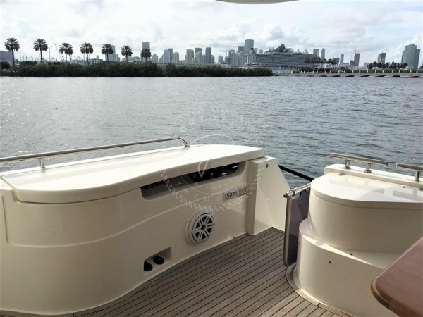 2009 FERRETTI YACHTS 830