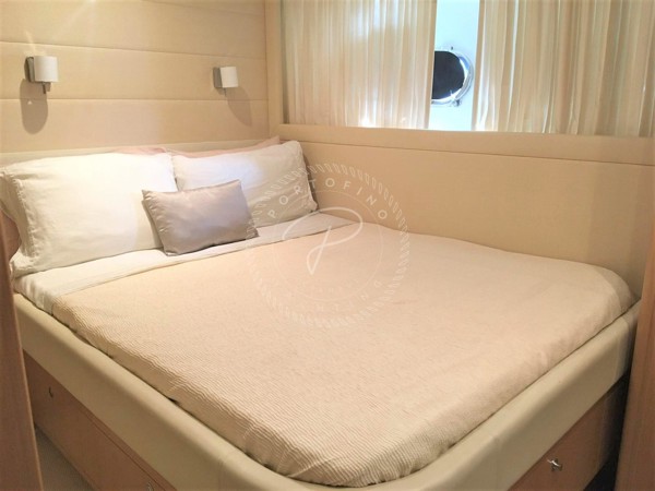 2009 FERRETTI YACHTS 830