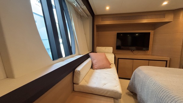 2012 PERSHING 72