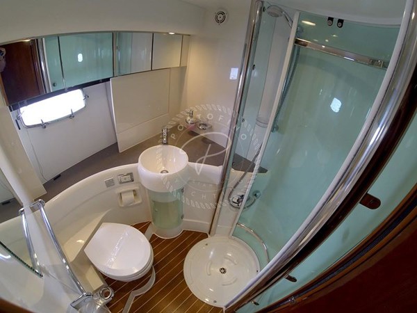 2006 FAIRLINE TARGA 52