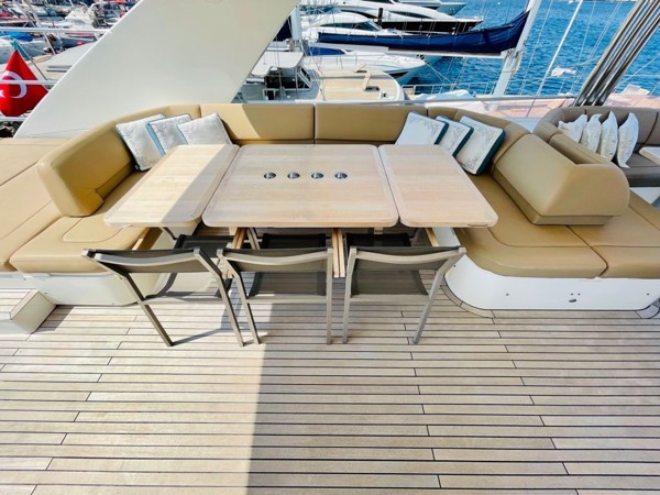 2010 PRINCESS 85