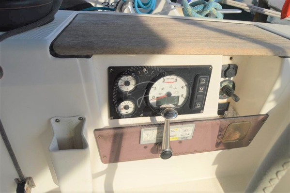 2005 DUFOUR 44