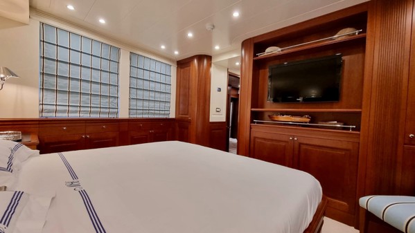 2011 BENETTI SAIL DIVISION 82