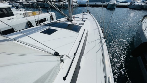 2021 DUFOUR 530