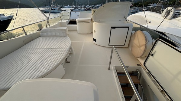 2004 FERRETTI YACHTS 590