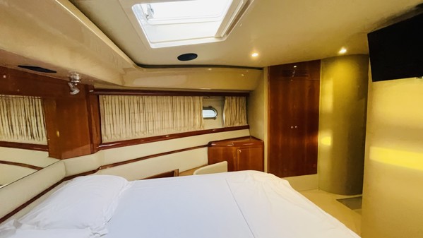 2004 FERRETTI YACHTS 590