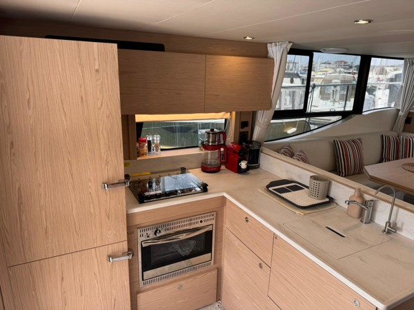 2025 BENETEAU SWIFT TRAWLER 48