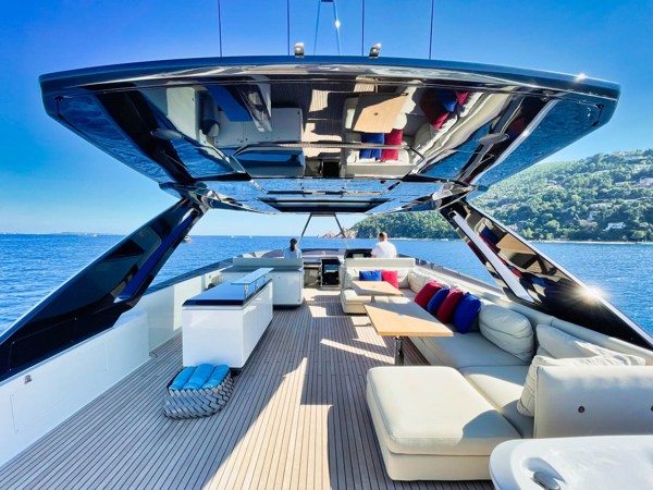 2021 FERRETTI YACHTS 920