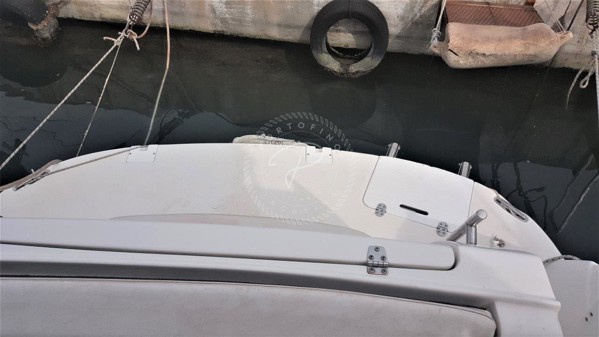 2011 RINKER 280 EC