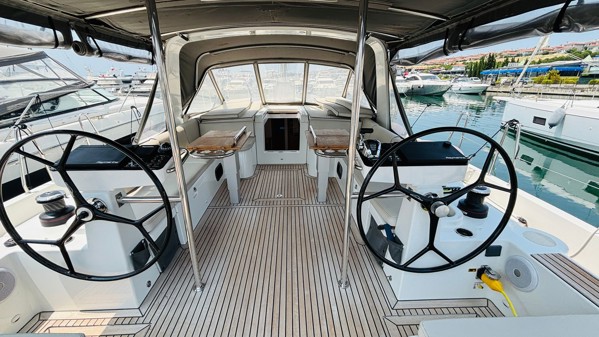 2024 BENETEAU OCEANIS 54