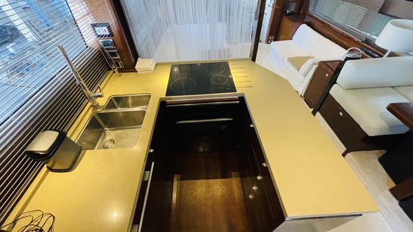 2012 PRINCESS 64