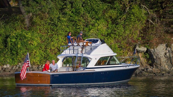 2017 BERTRAM 35
