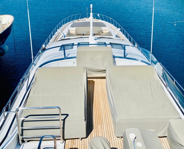 2015 MANGUSTA 132