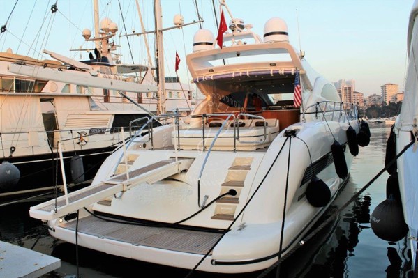 2001 | 2015 MANGUSTA 72