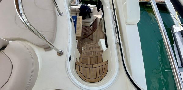 2003 AZIMUT 42 FLY