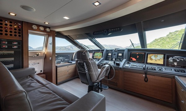 2013 FERRETTI CUSTOMLINE 124