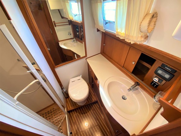 2004 GRAND BANKS EASTBAY 54 SX