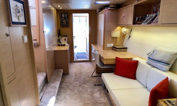 2011 LAGOON 450 F