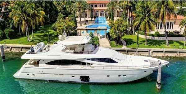 2009 FERRETTI YACHTS 830