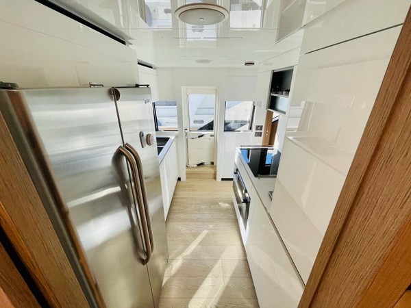 2021 FERRETTI YACHTS 920