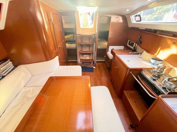 2010 BENETEAU OCEANIS 40 