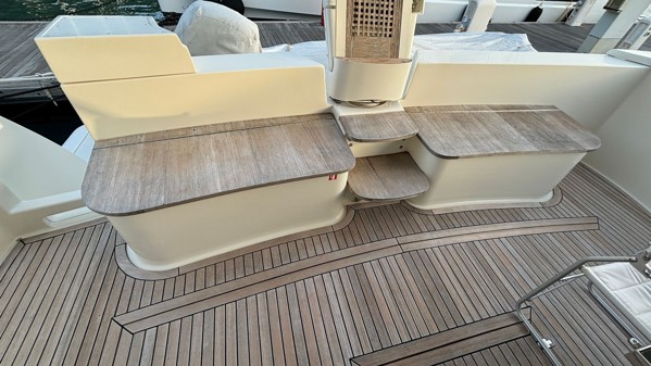 2004 FERRETTI YACHTS 590