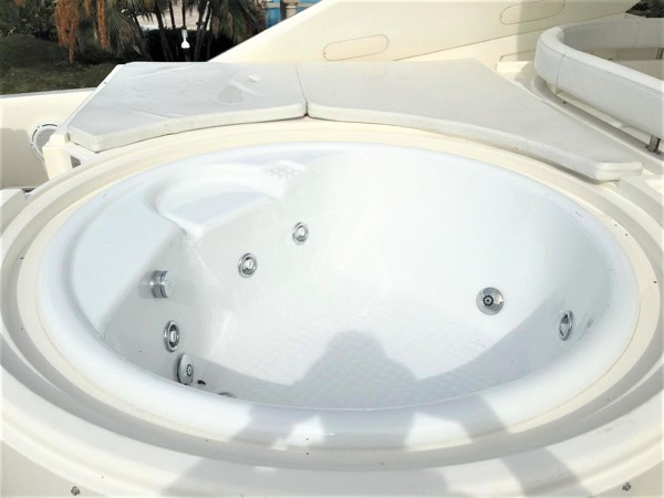2009 FERRETTI YACHTS 830