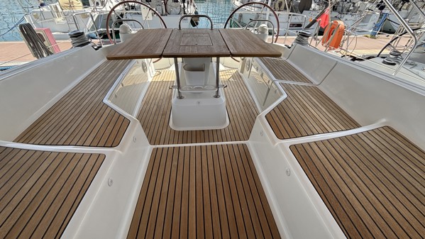 2011 JEANNEAU 53