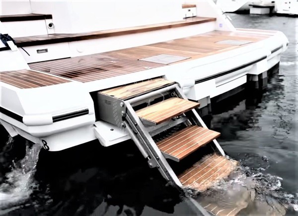 2012 FAIRLINE TARGA 58