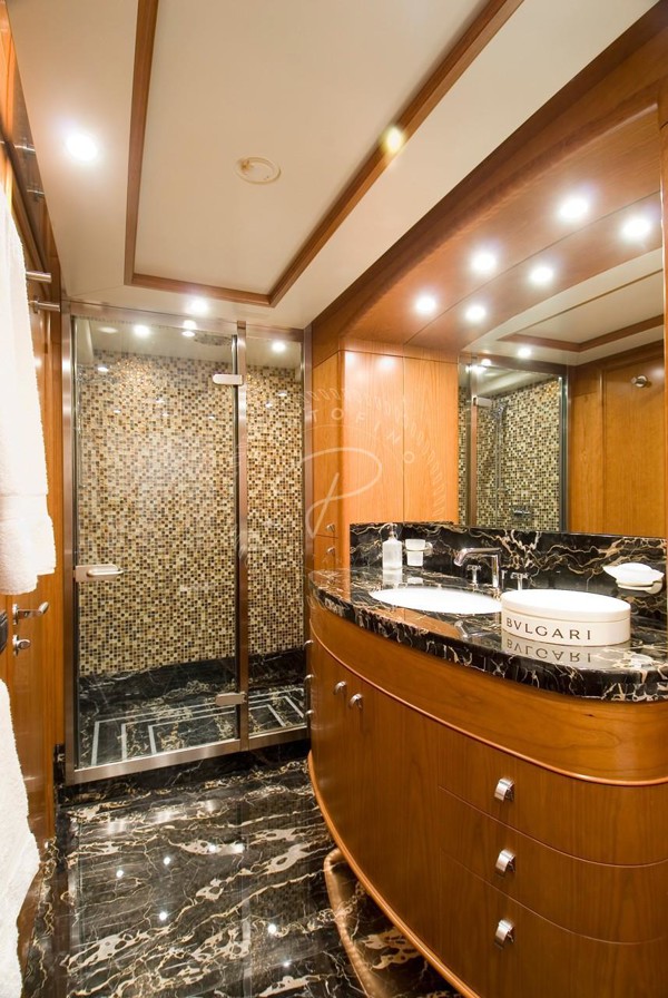 2007 | 2017 BENETTI VISION 145