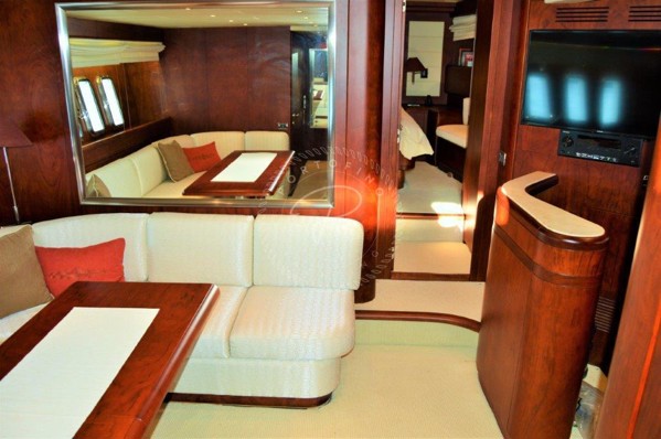 2001 | 2015 MANGUSTA 72