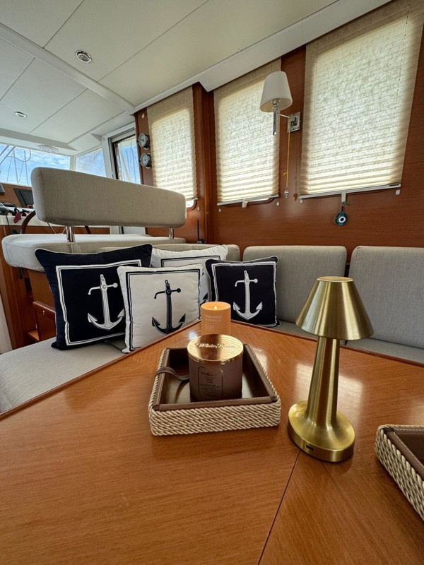 2010 BENETEAU SWIFT TRAWLER 42