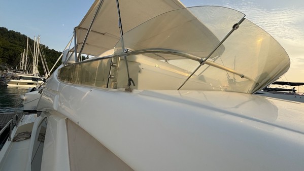 2004 FERRETTI YACHTS 590