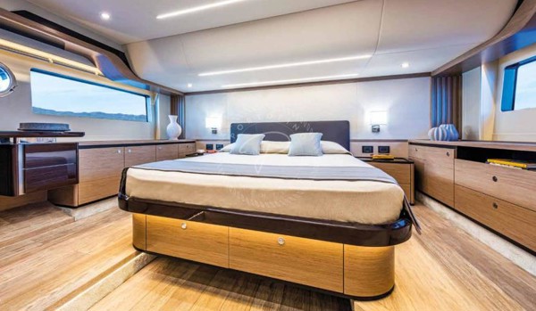 2017 ABSOLUTE NAVETTA 52